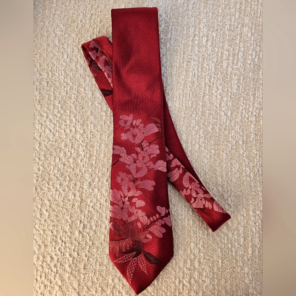 ❤️VALENTINO 100% SILK TIE